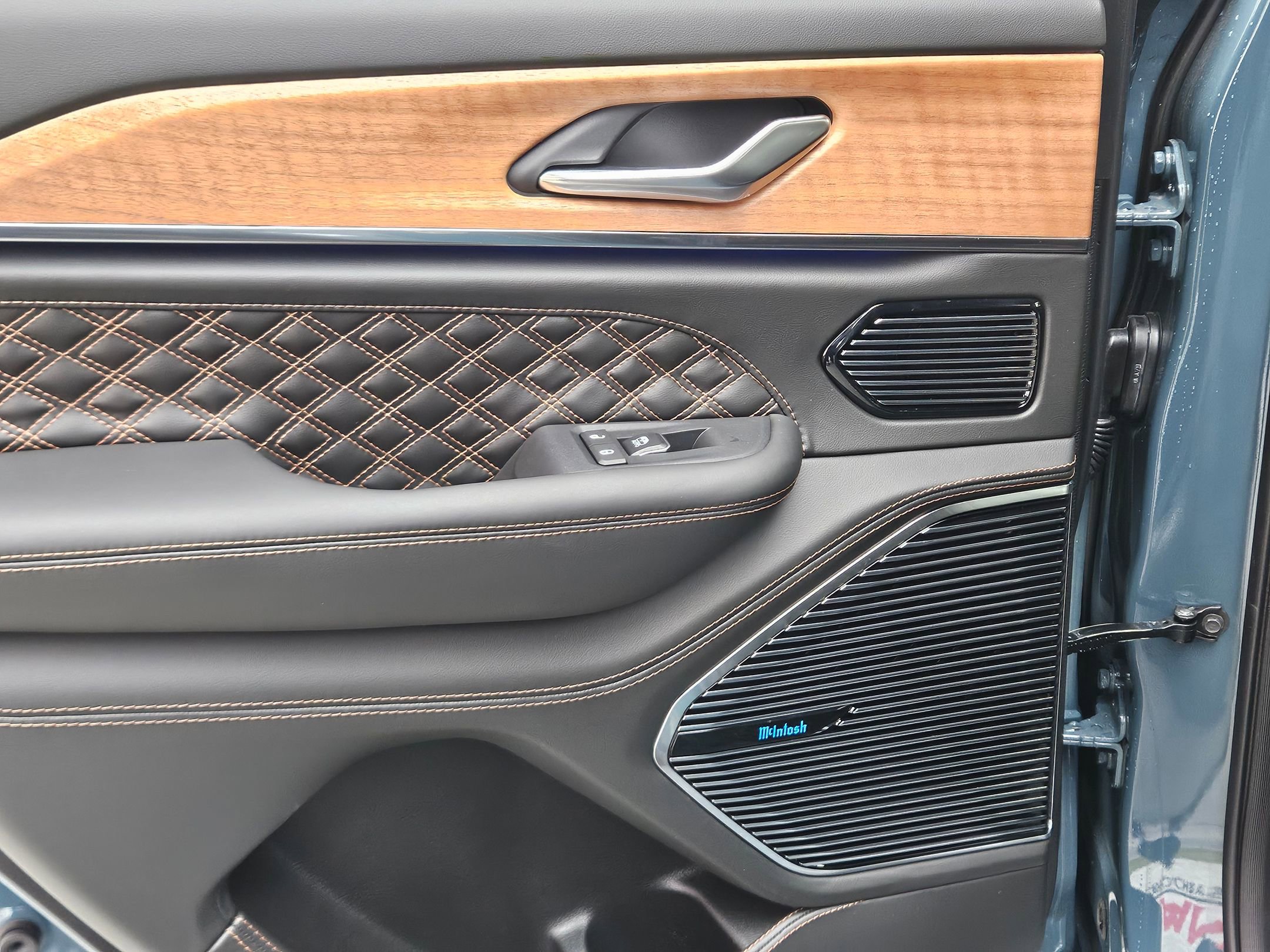 New 2026 Jeep Grand Cherokee Summit image 22