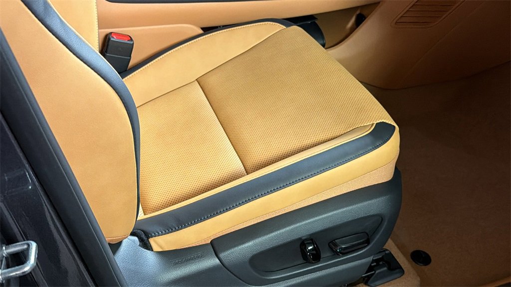 Certified 2025 Lexus RZ 450e image 11