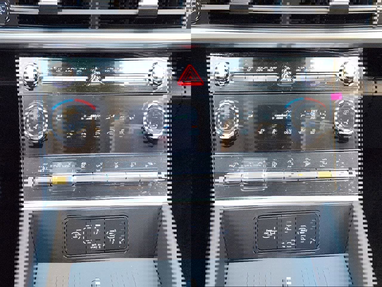 Certified 2025 Hyundai Santa Fe XRT image 16