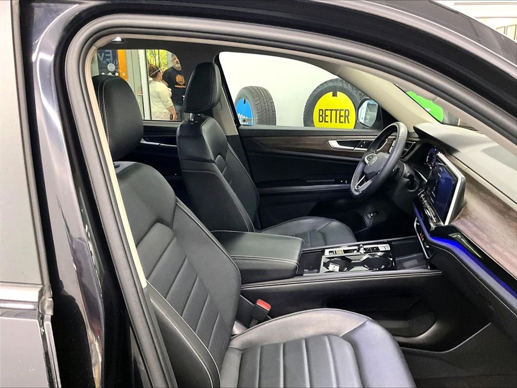 Used 2024 Volkswagen Atlas SEL AWD/4WD image 11