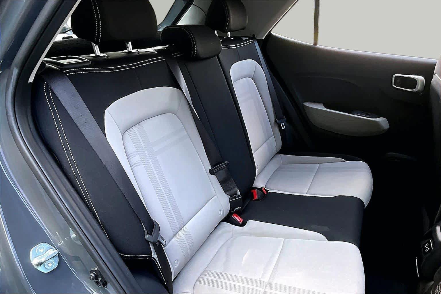 Used 2025 Hyundai Venue SEL FWD image 21