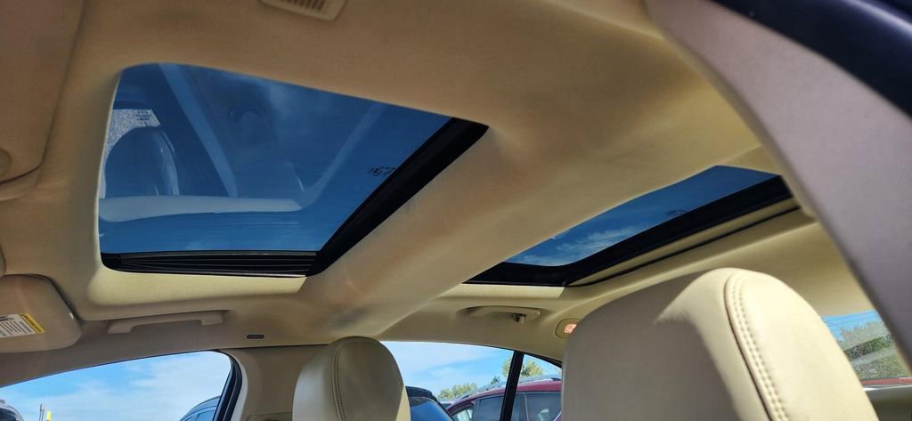 Used 2013 Lincoln MKS AWD image 6