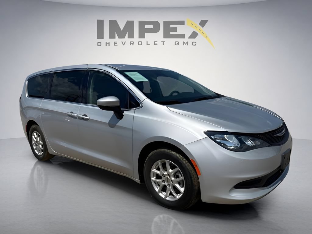 Used 2023 Chrysler Voyager LX FWD image 7