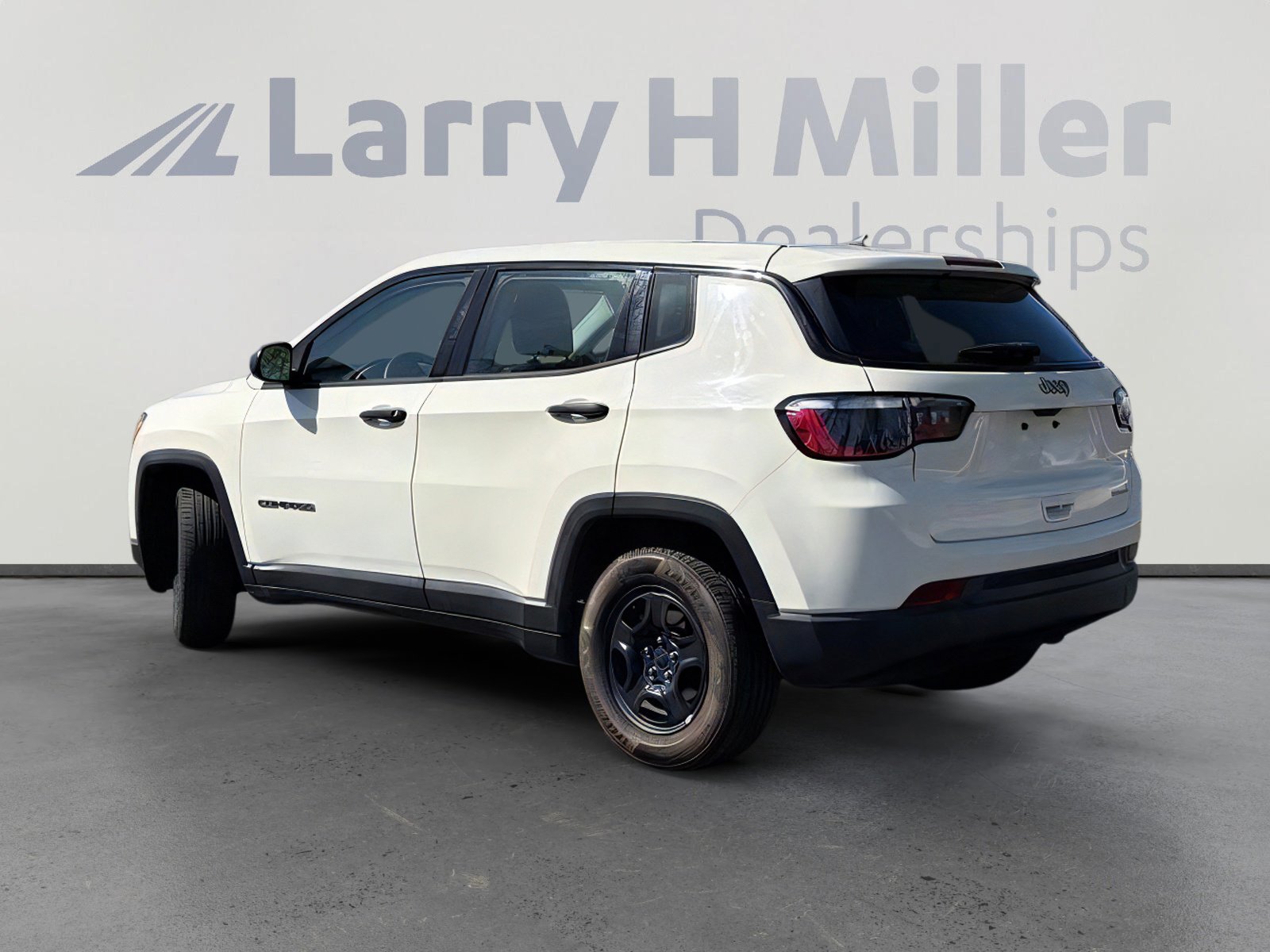 Used 2021 Jeep Compass Sport FWD image 3