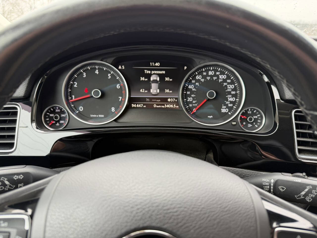 Used 2016 Volkswagen Touareg VR6 image 25