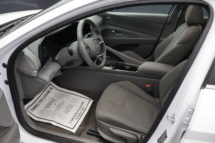 Used 2025 Hyundai Elantra SEL FWD image 14