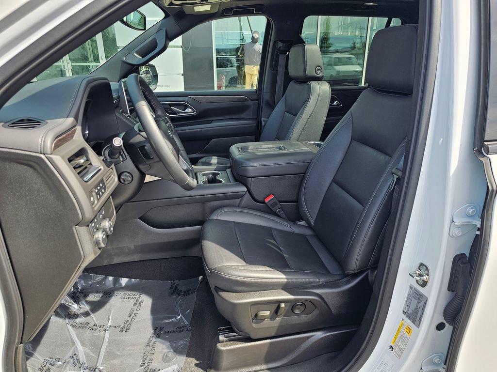 Used 2023 Chevrolet Tahoe Z71 w/ Luxury Package AWD/4WD image 23