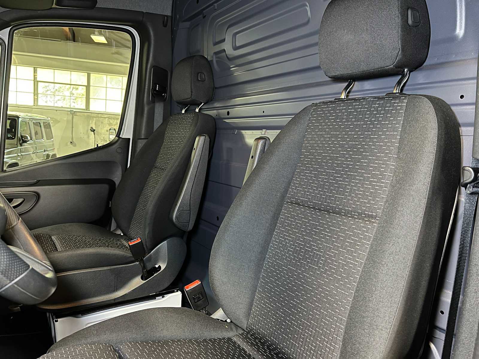 Used 2025 Mercedes-Benz Sprinter 2500 image 20