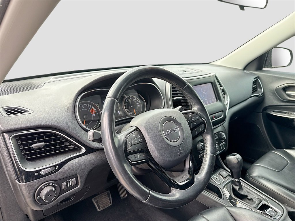 Used 2020 Jeep Cherokee Latitude Plus image 11