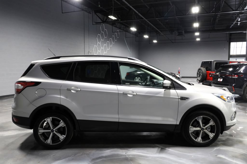 Used 2017 Ford Escape SE w/ SE Leather Comfort Package AWD/4WD image 8