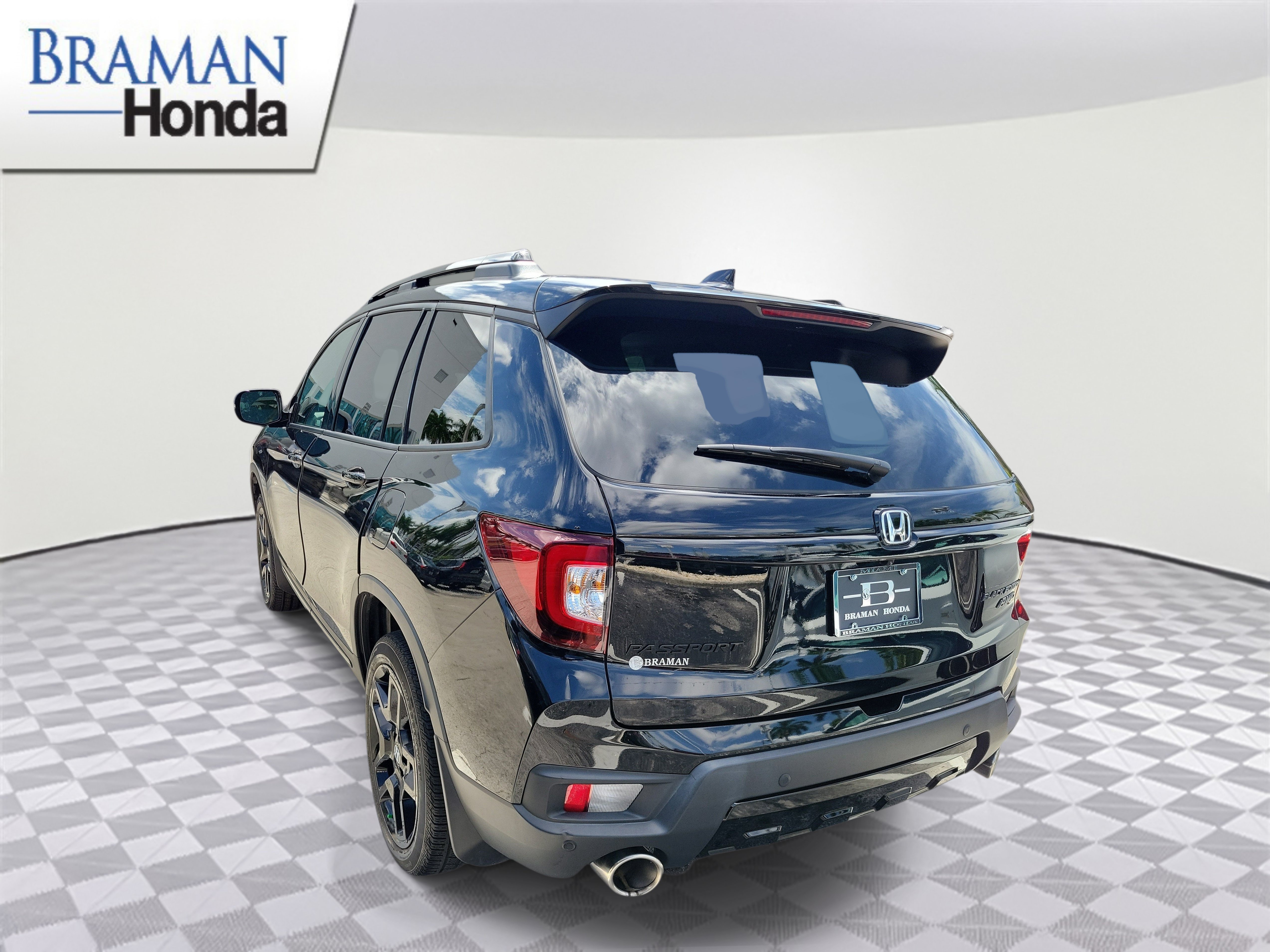 Certified 2024 Honda Passport Black Edition image 4