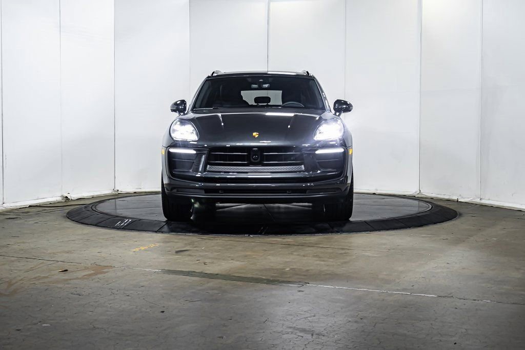 Certified 2025 Porsche Macan image 10