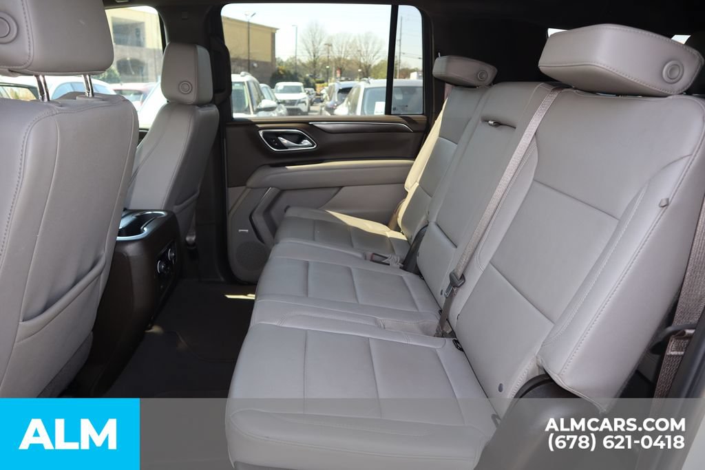 Used 2024 Chevrolet Suburban LT RWD image 17