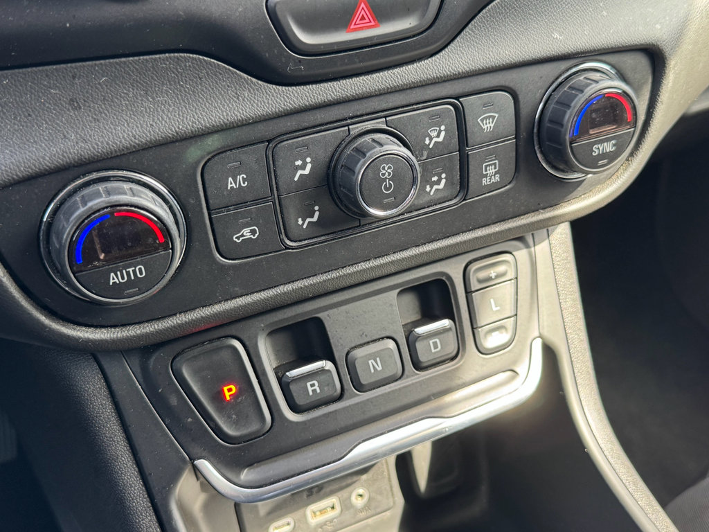 Used 2020 GMC Terrain SLT image 17