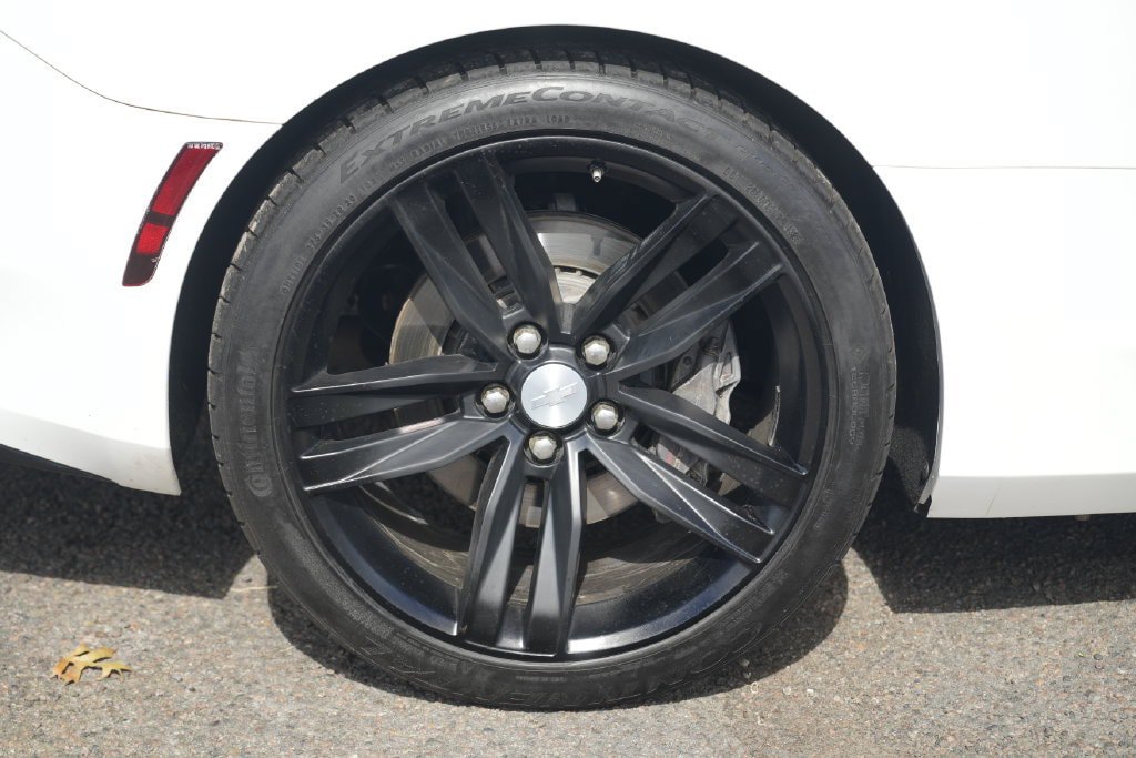 Used 2018 Chevrolet Camaro SS RWD image 10