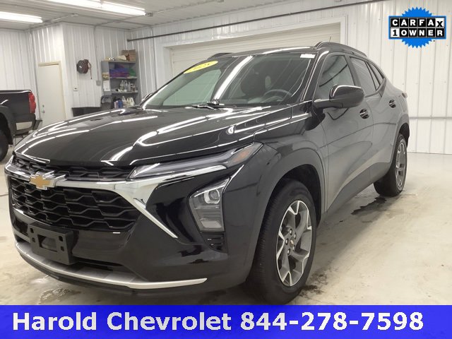 Used 2025 Chevrolet Trax LT w/ LT Convenience Package image 3