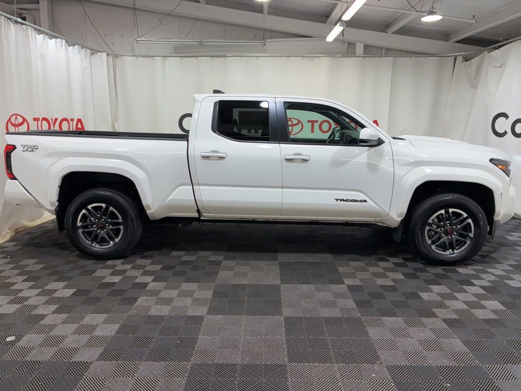 Used 2024 Toyota Tacoma TRD Sport AWD/4WD image 31