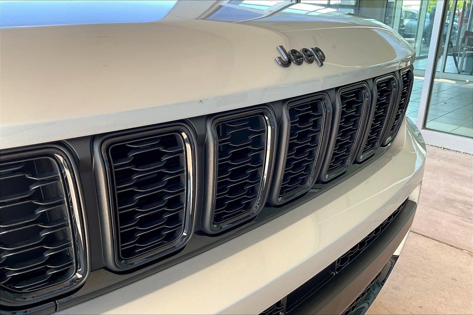 Used 2023 Jeep Grand Cherokee L Laredo AWD/4WD image 31