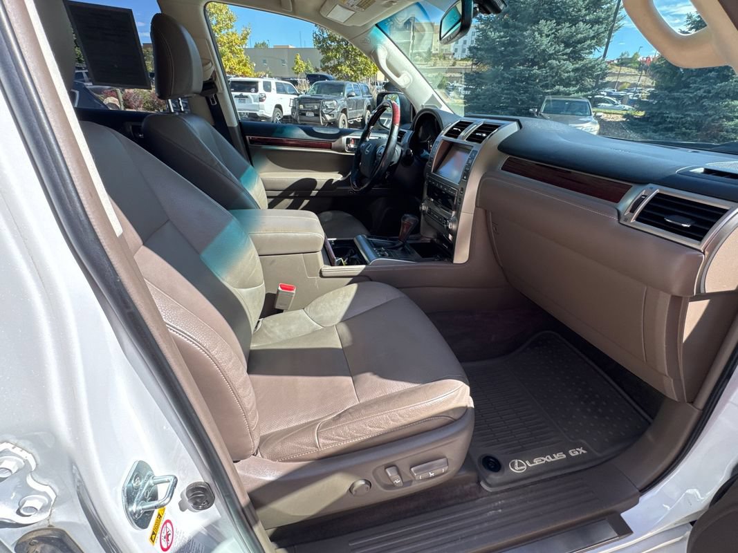 Used 2018 Lexus GX 460 Premium w/ Premium Package AWD/4WD image 17