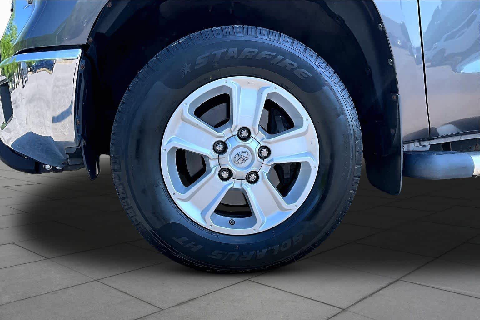 Used 2018 Toyota Tundra SR5 AWD/4WD image 11