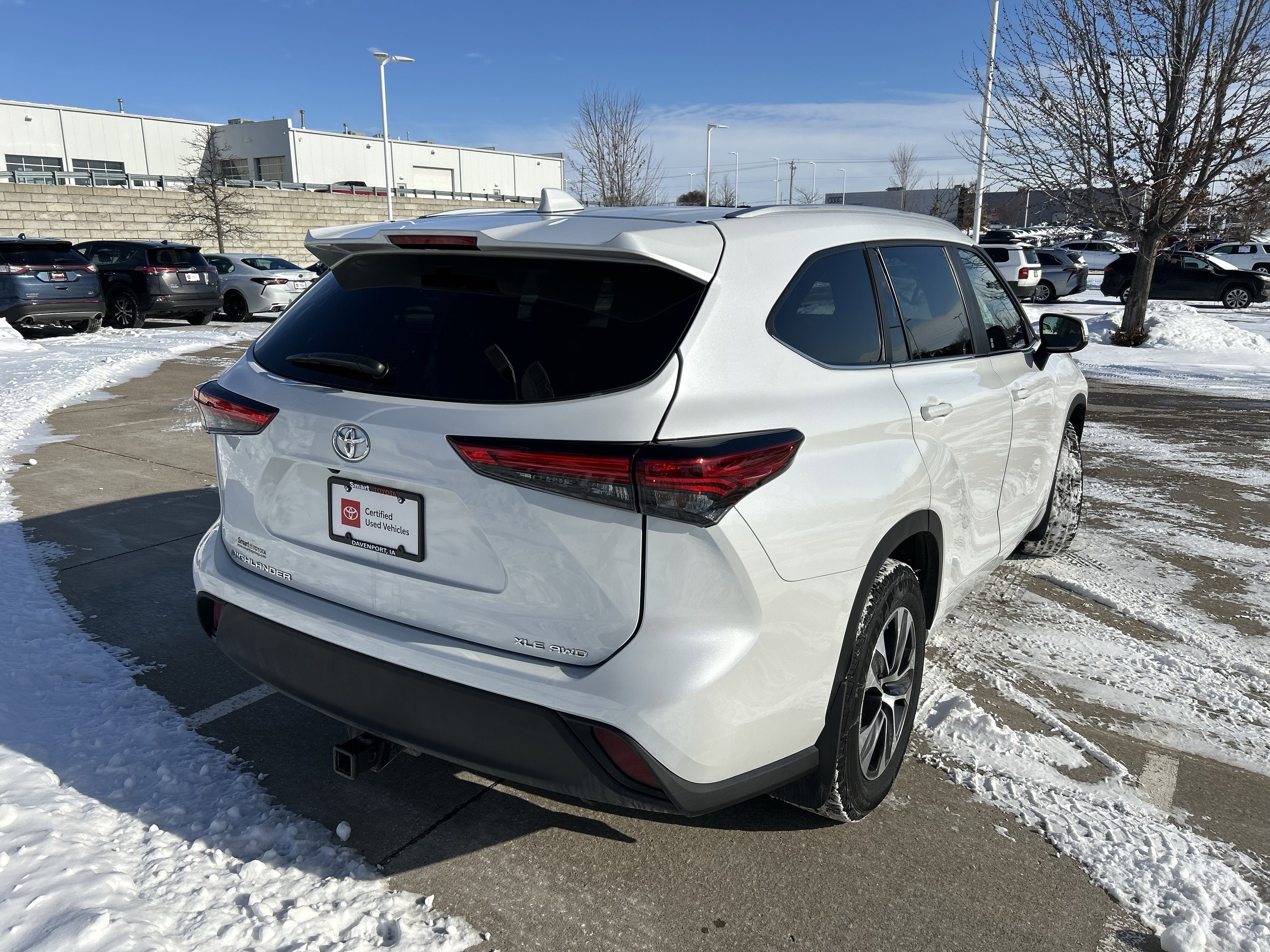 Certified 2023 Toyota Highlander XLE image 6