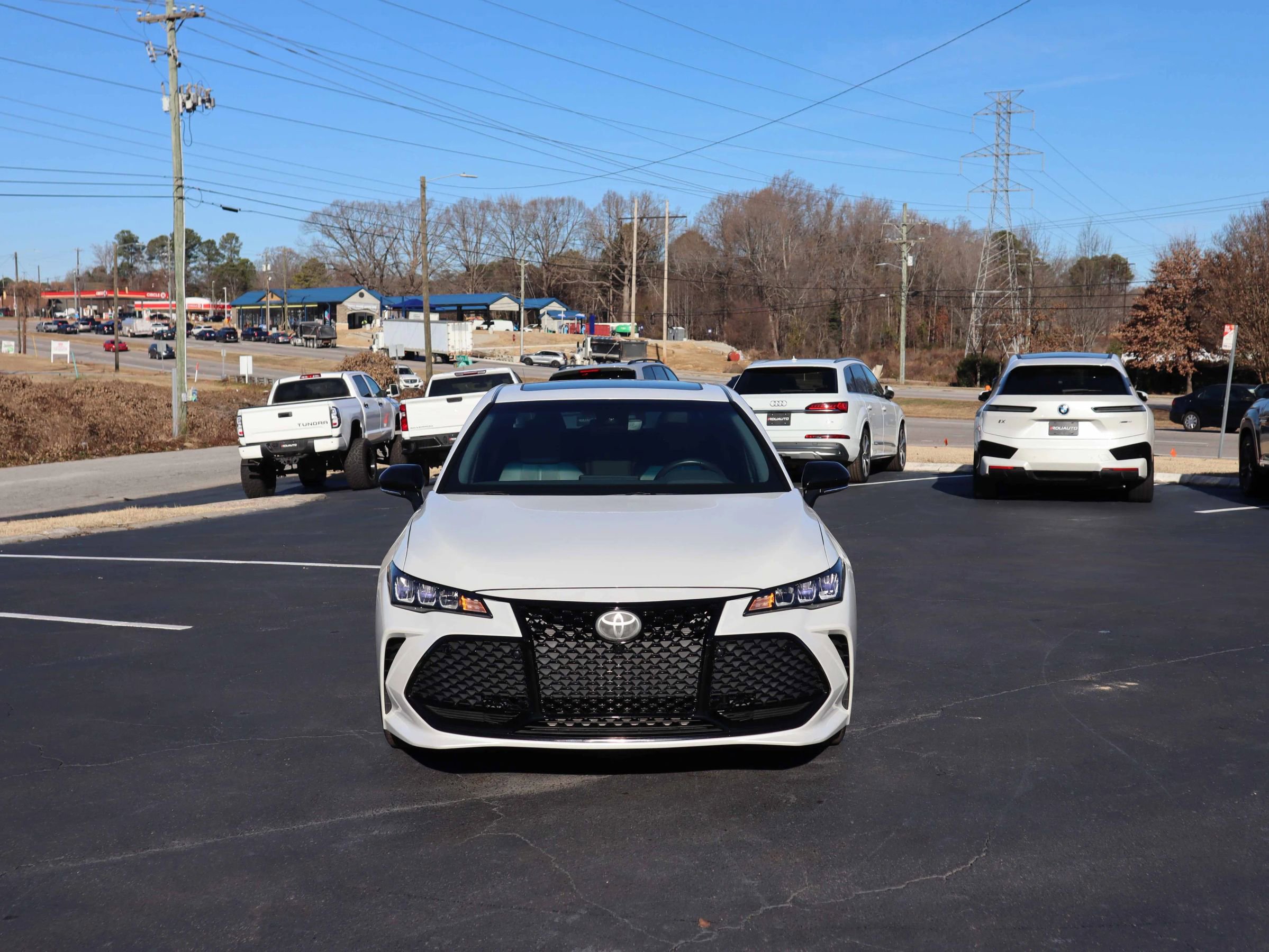 Used 2019 Toyota Avalon XSE image 14