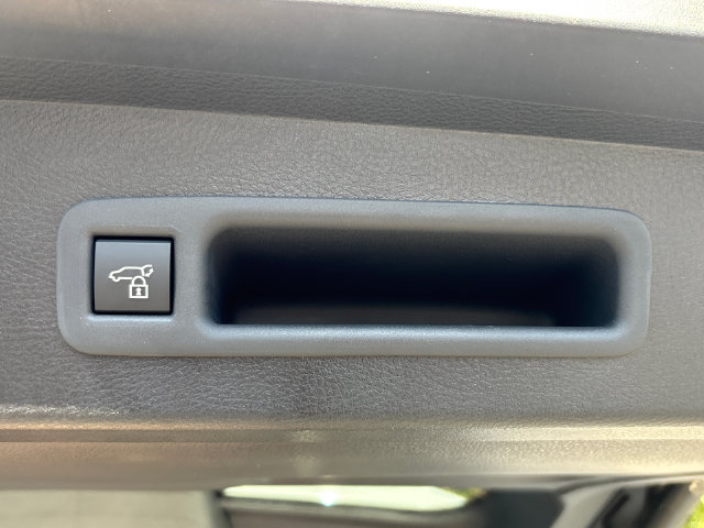 New 2026 Toyota Sienna XLE Woodland Edition AWD/4WD image 11