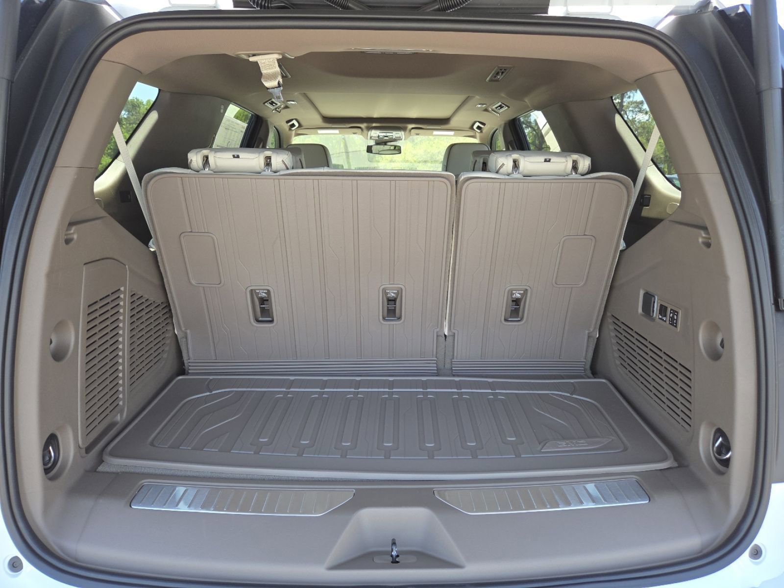 New 2026 GMC Yukon Denali w/ Sun & Power Step Package image 24
