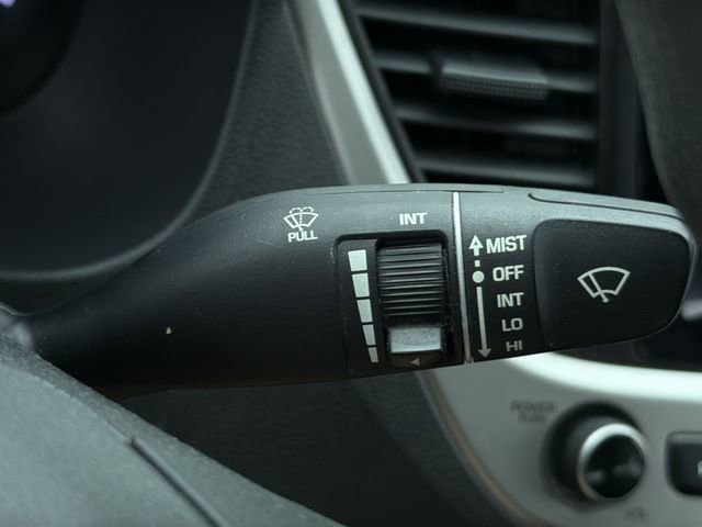 Used 2019 Hyundai Accent SE FWD image 29