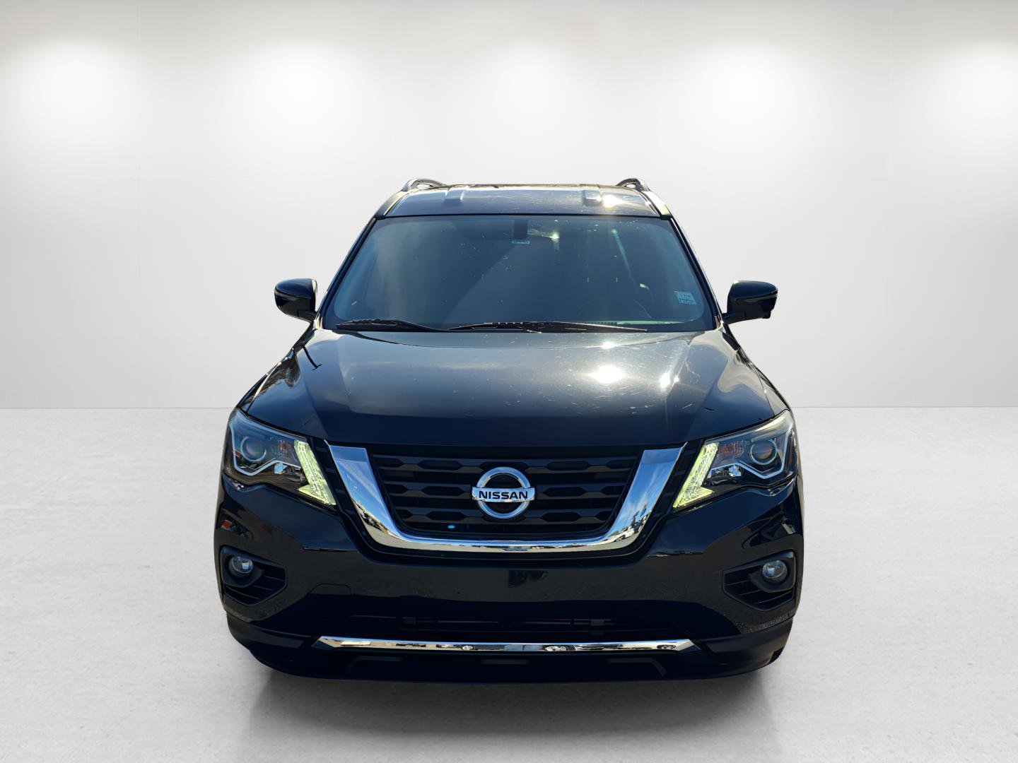 Used 2018 Nissan Pathfinder SL image 2