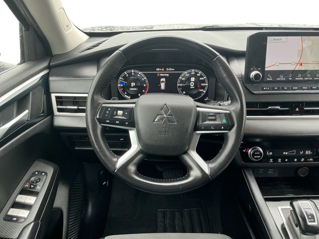 Used 2023 Mitsubishi Outlander SE FWD image 18