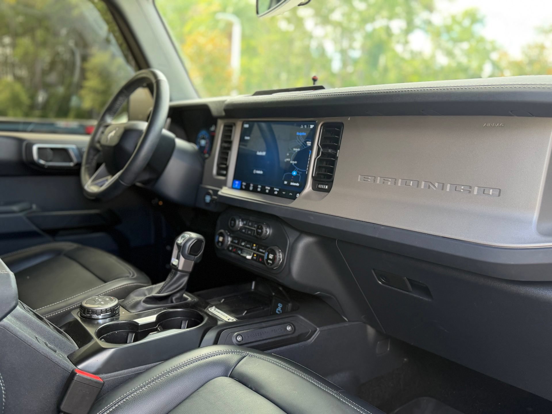 Used 2025 Ford Bronco Outer Banks AWD/4WD image 3