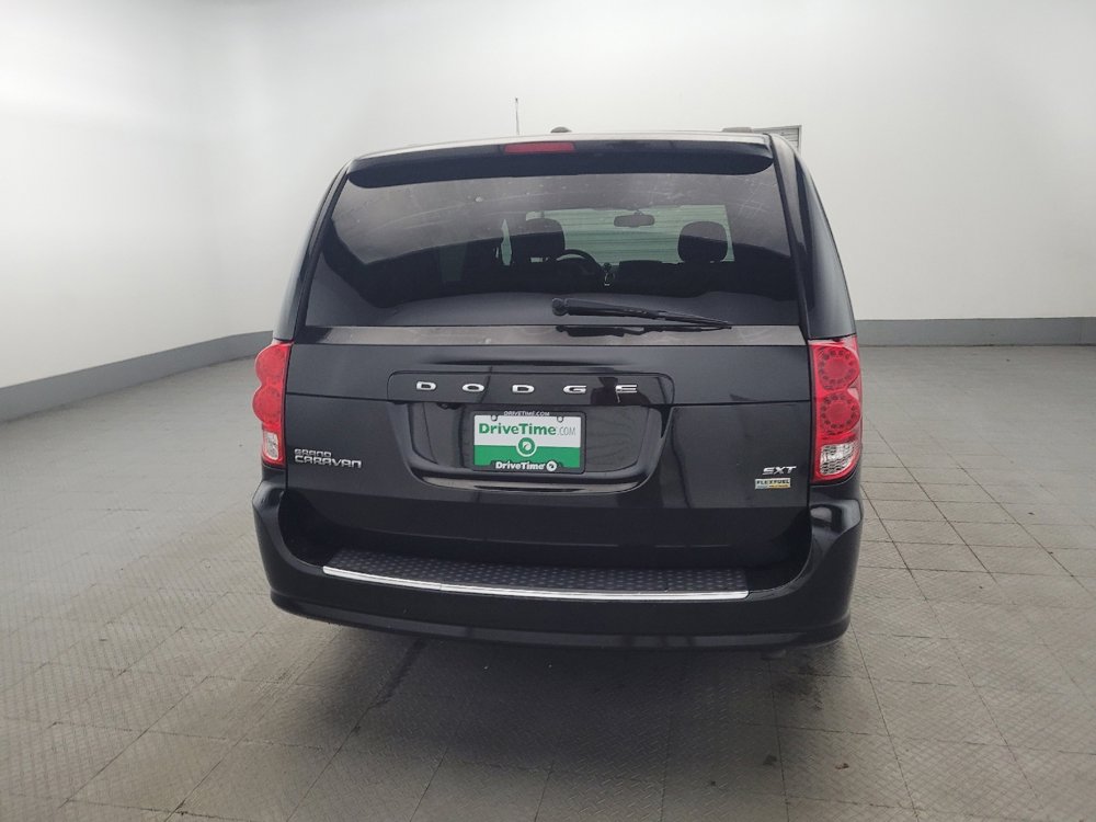 Used 2017 Dodge Grand Caravan SXT image 7