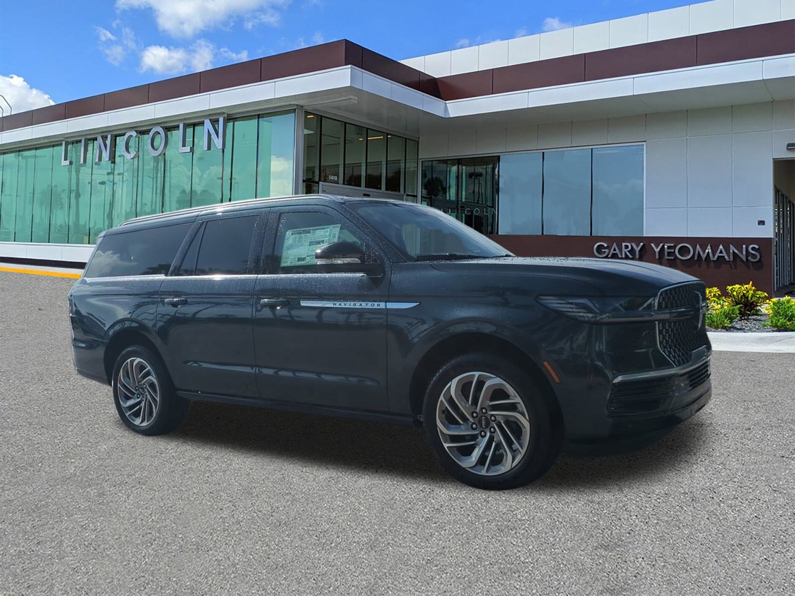 New 2025 Lincoln Navigator L Reserve image 2