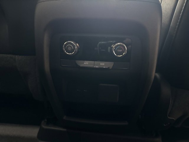 Used 2025 Chevrolet Traverse Z71 image 39