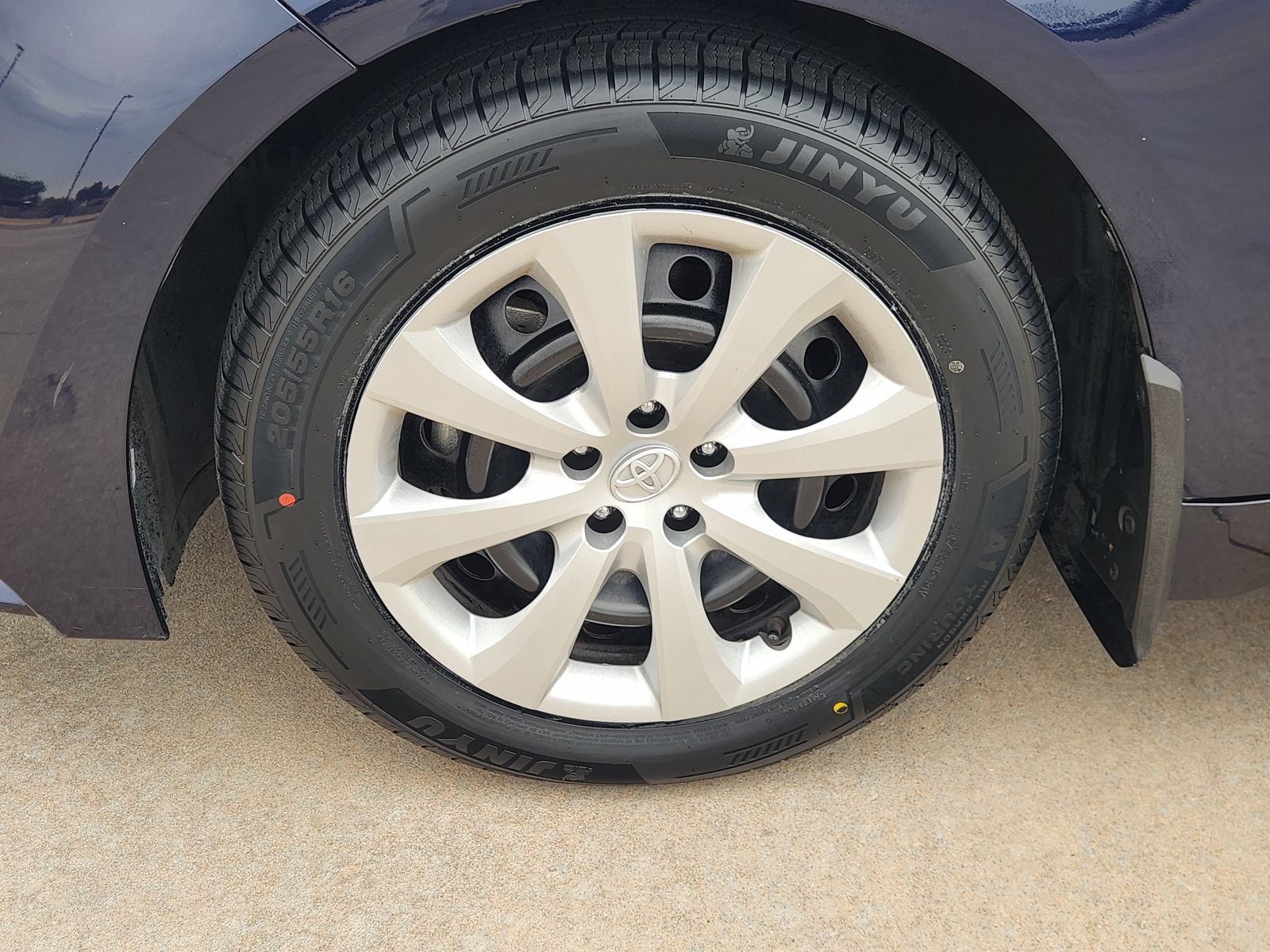 Used 2025 Toyota Corolla LE FWD image 14