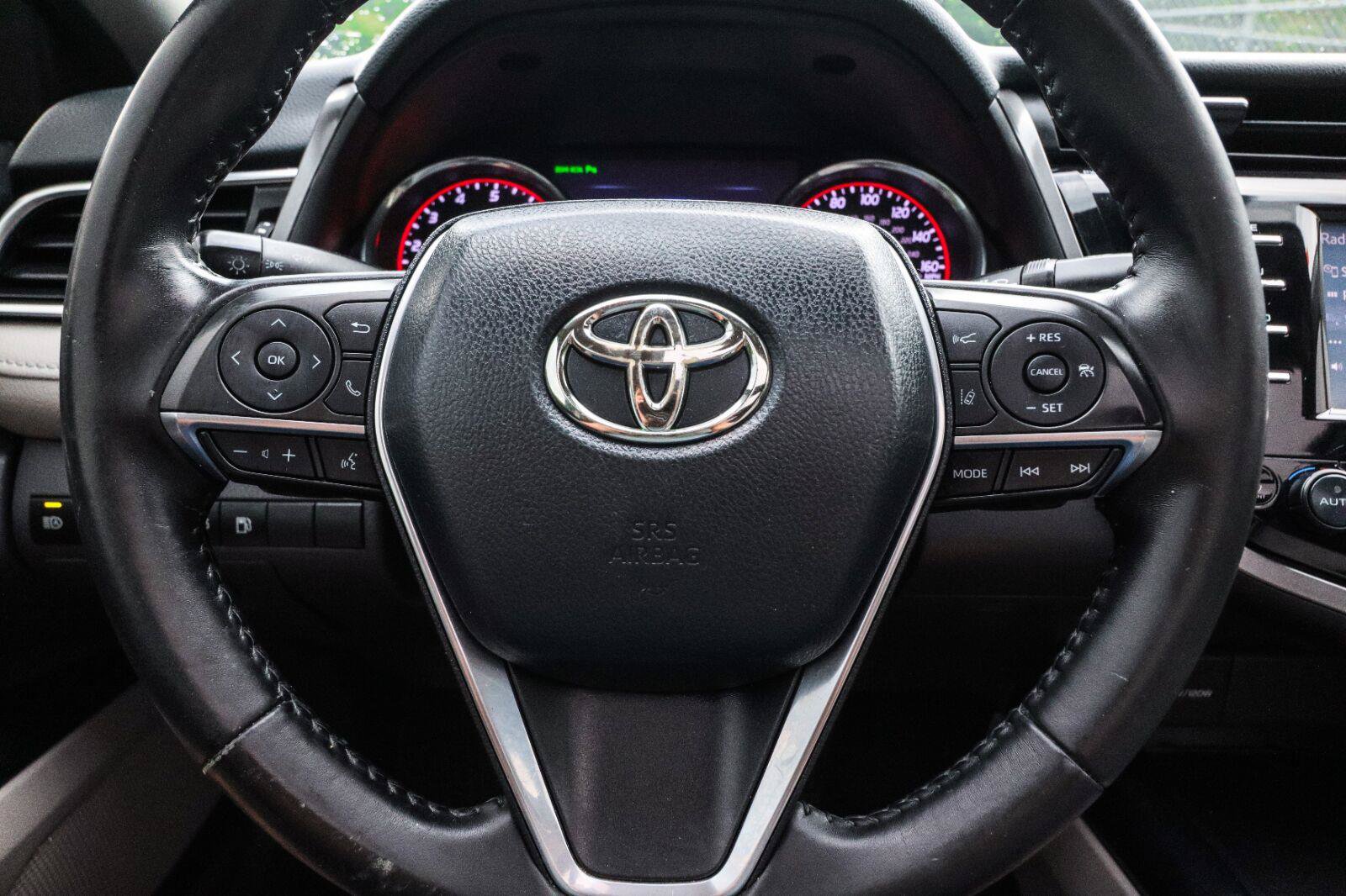 Used 2018 Toyota Camry XSE FWD image 14