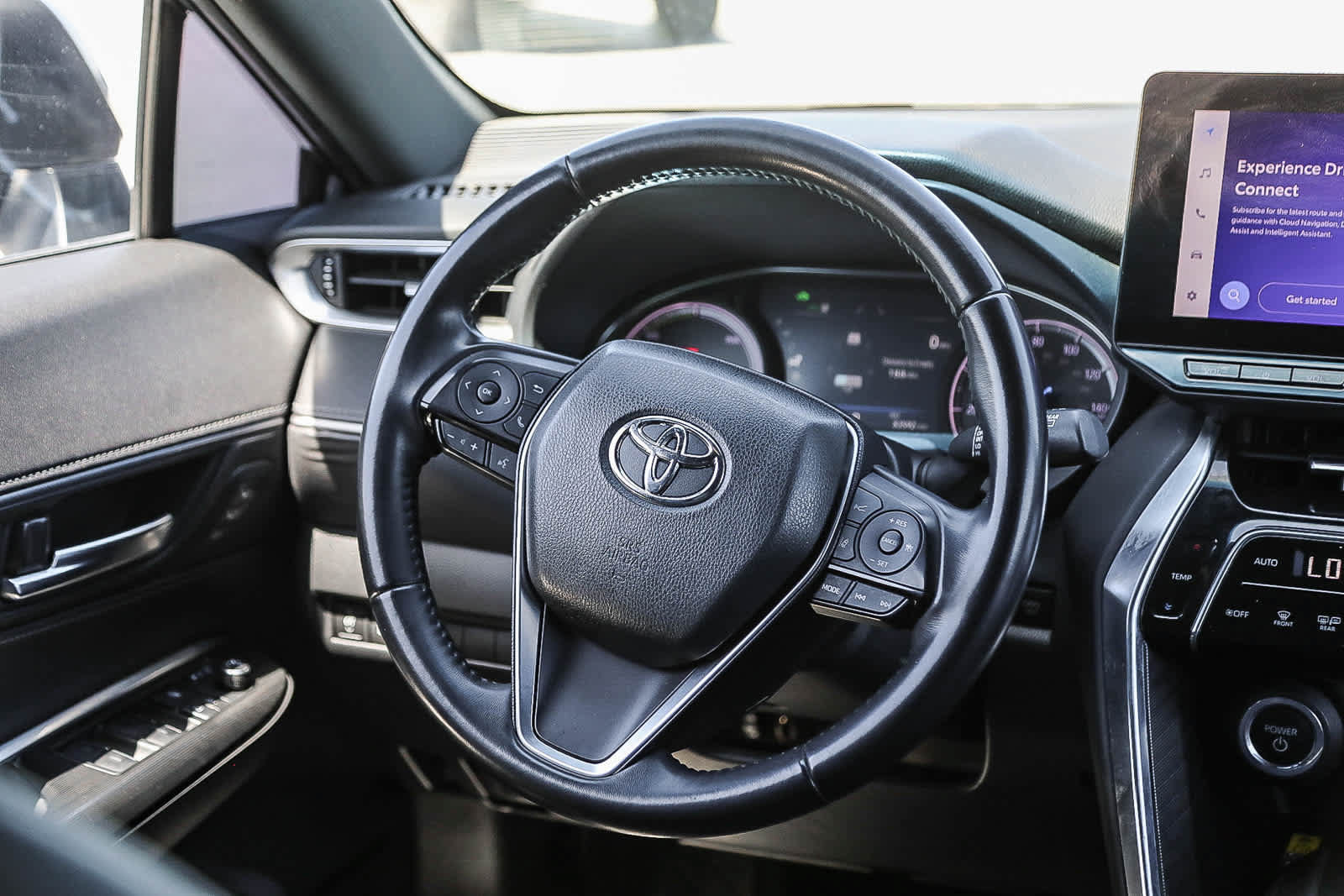 Used 2024 Toyota Venza XLE AWD/4WD image 13