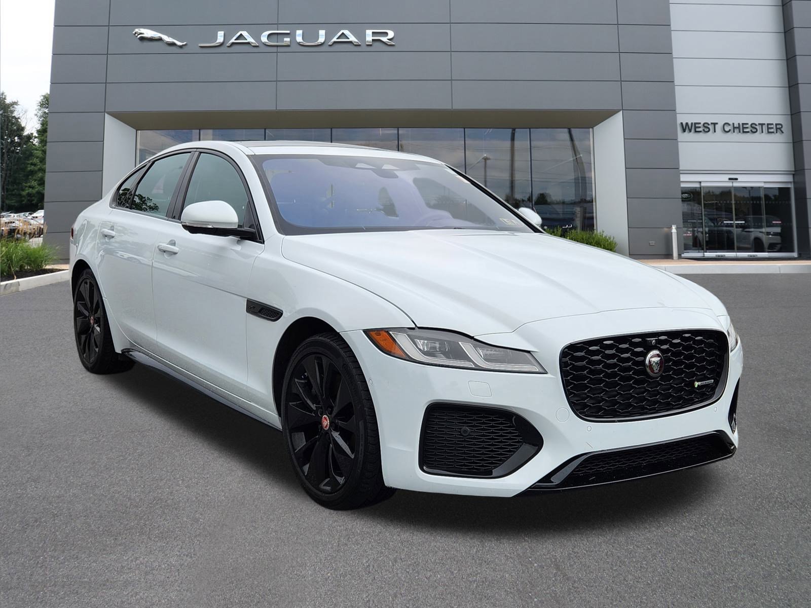 Certified 2021 Jaguar XF R-Dynamic SE image 2
