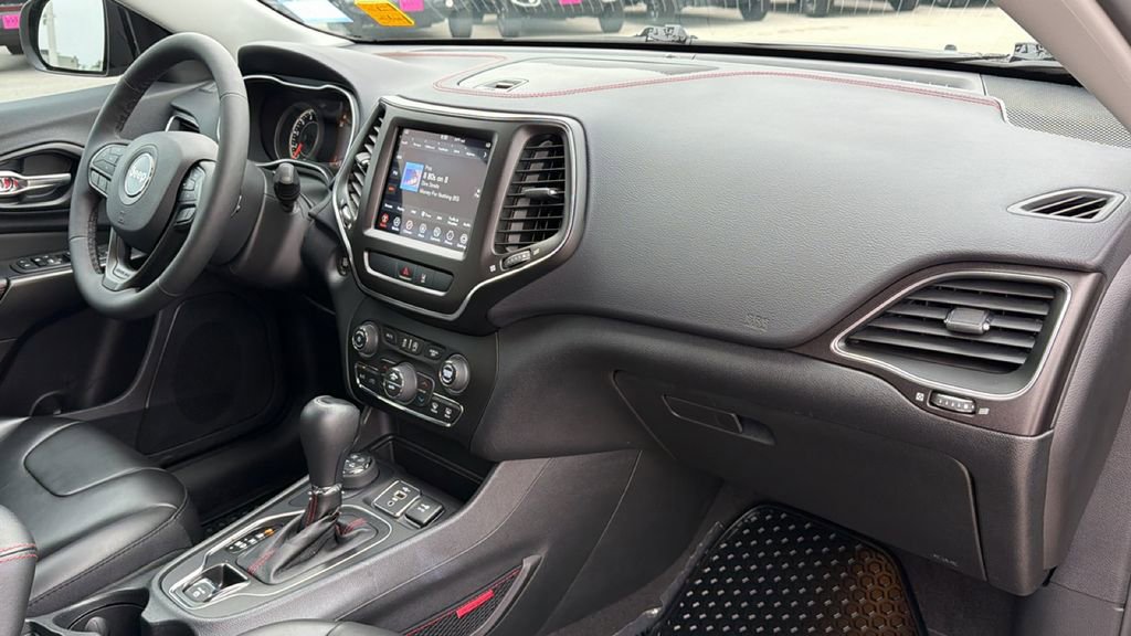 Used 2022 Jeep Cherokee Trailhawk AWD/4WD image 31