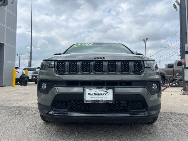 Used 2023 Jeep Compass Altitude AWD/4WD image 3