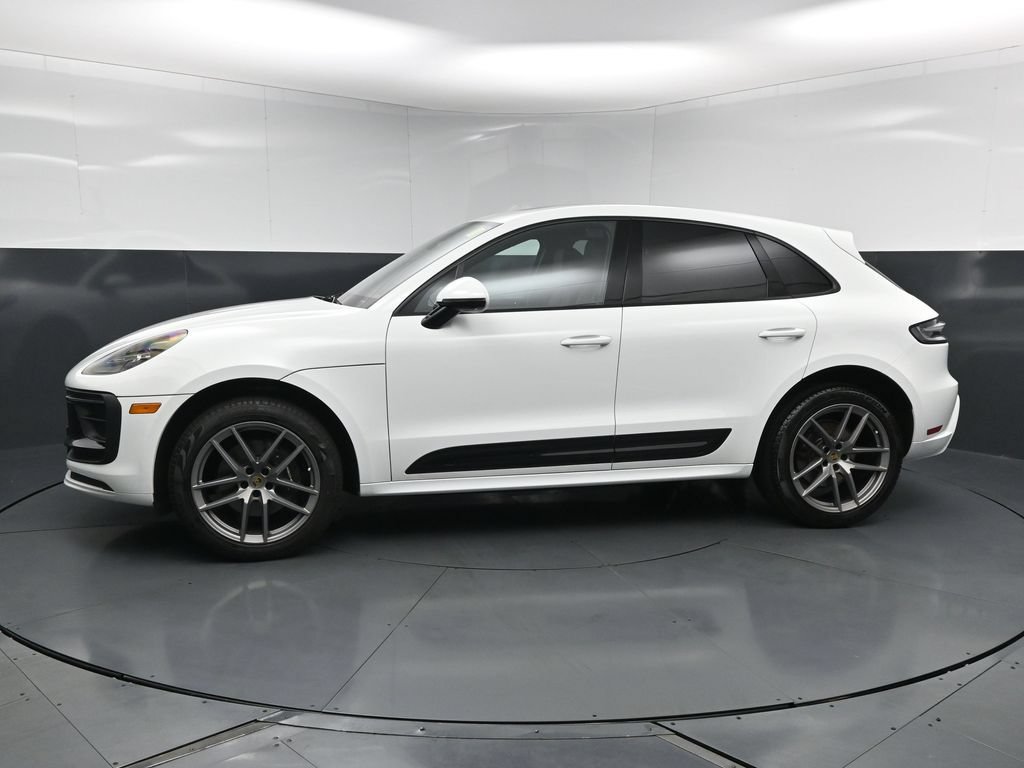 Certified 2025 Porsche Macan AWD/4WD image 2
