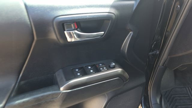 Used 2019 Toyota Tacoma TRD Sport image 11
