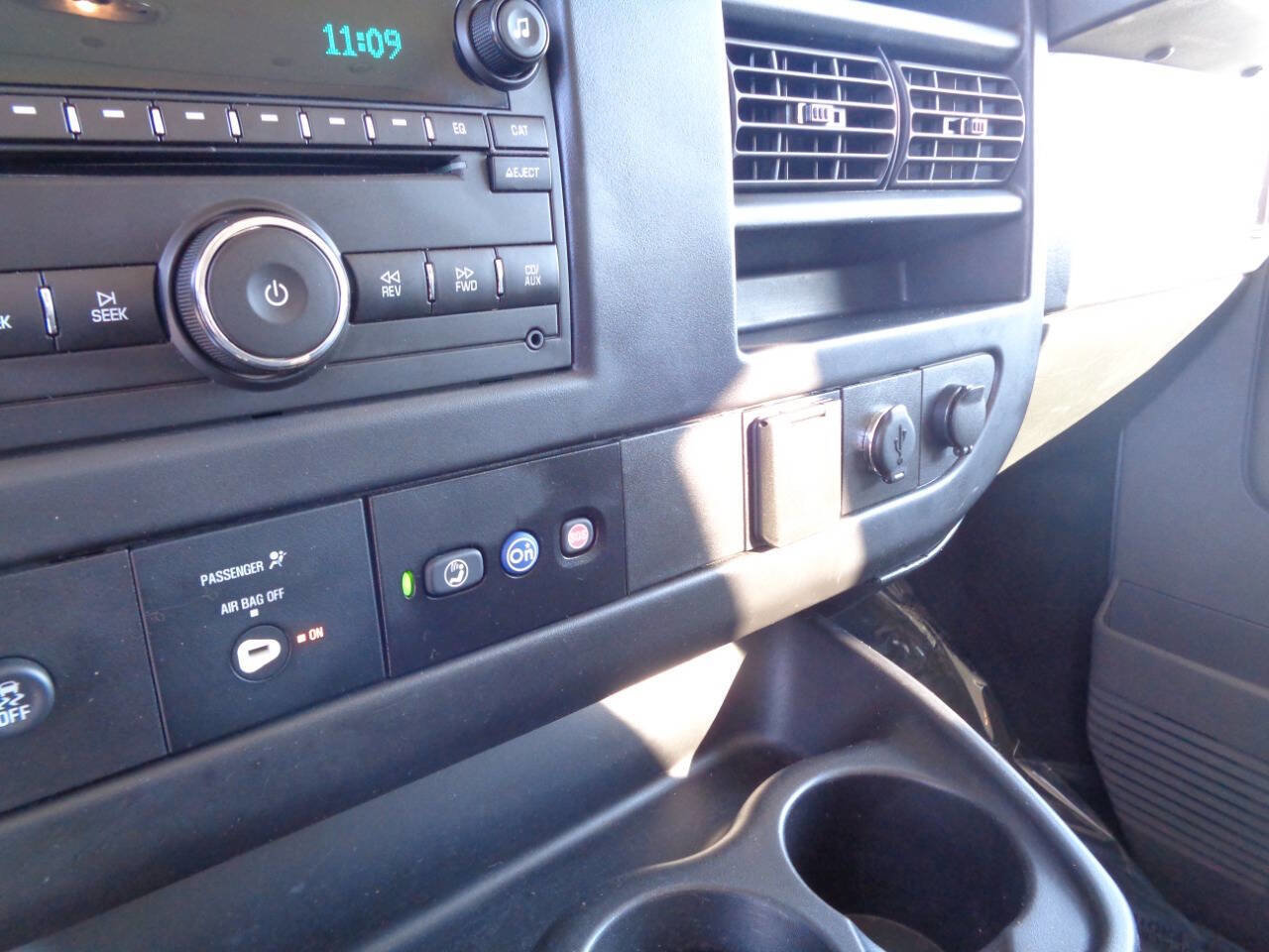 Used 2017 Chevrolet Express 3500 LT w/ LT Preferred Equipment Group image 25