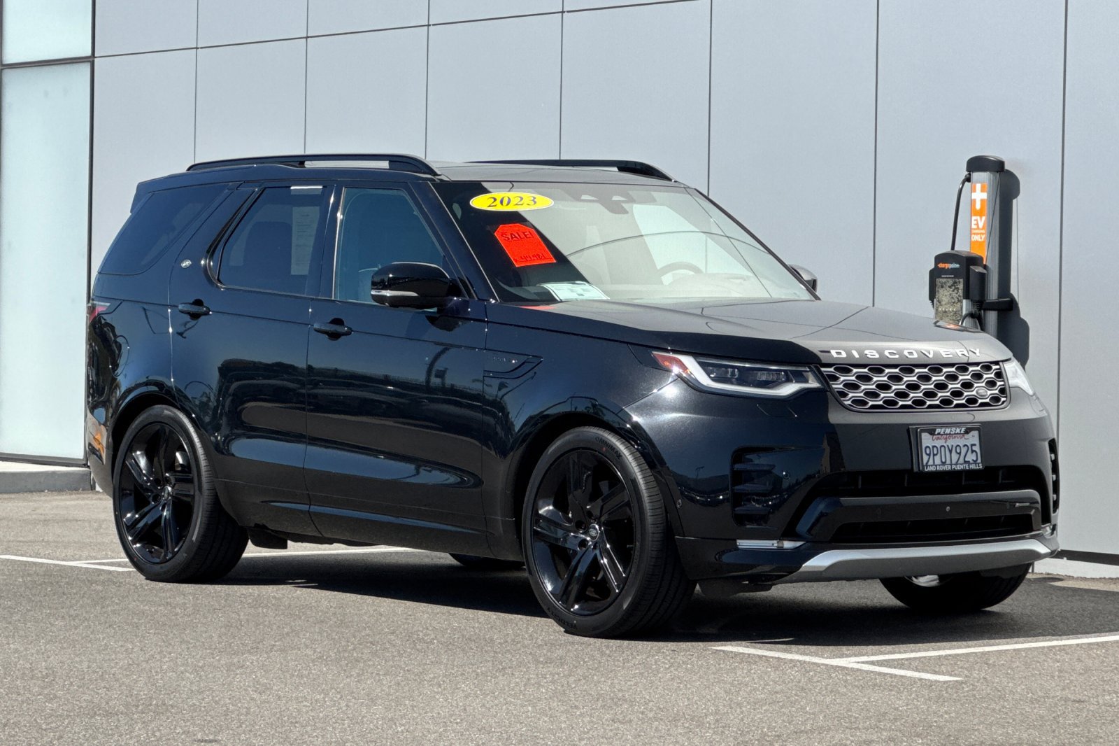 Used 2023 Land Rover Discovery Metropolitan Edition AWD/4WD image 7