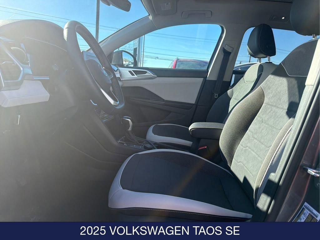 Used 2025 Volkswagen Taos SE image 11