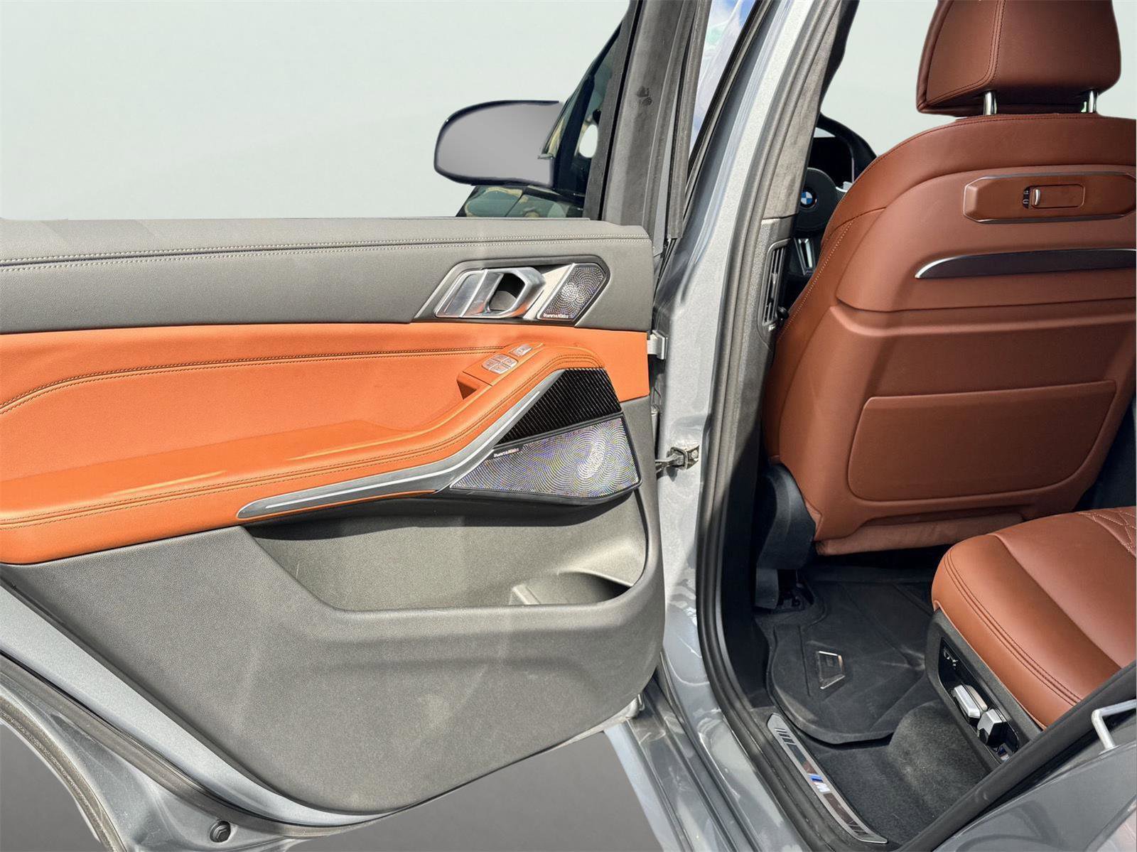 Used 2025 BMW X7 M60i image 34