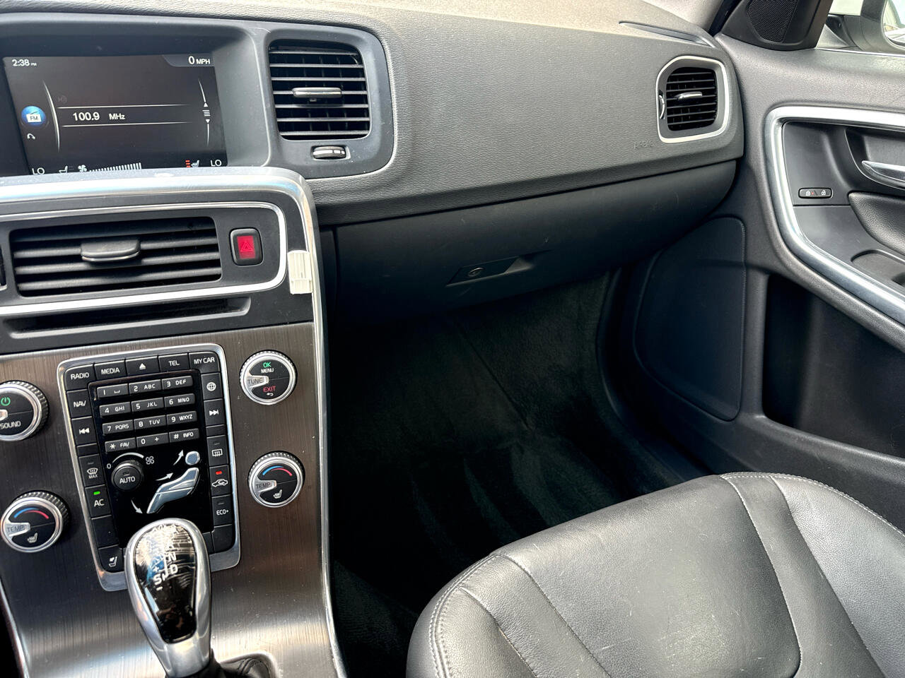 Used 2016 Volvo V60 T5 Premier image 24