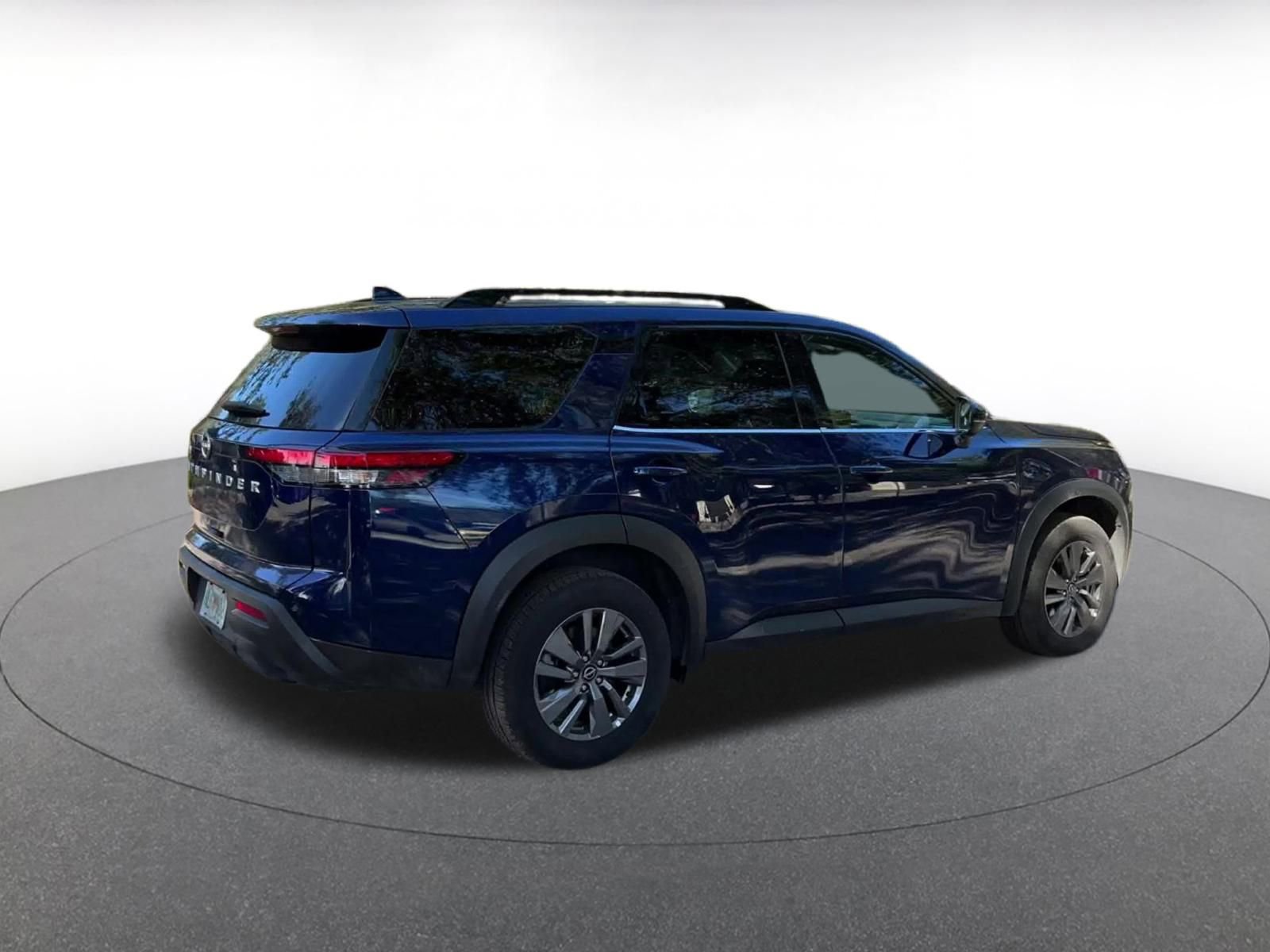 Used 2025 Nissan Pathfinder SV image 15