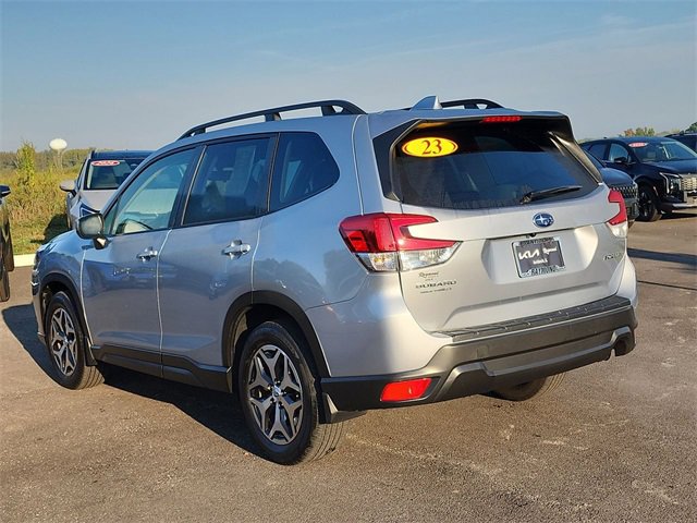 Used 2023 Subaru Forester Premium image 6